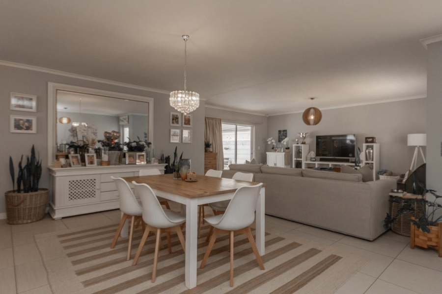 3 Bedroom Property for Sale in Sunningdale Western Cape